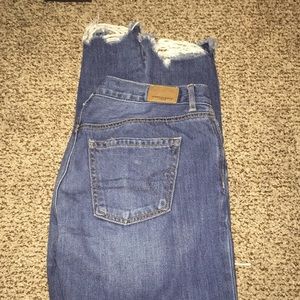 American eagle high wasted ripped jeans